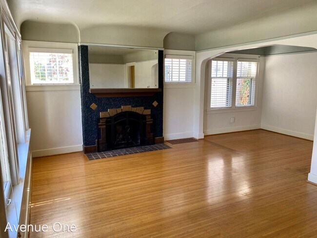 Foto del edificio - 3 br, 1 bath House - 6817 19th Ave NE