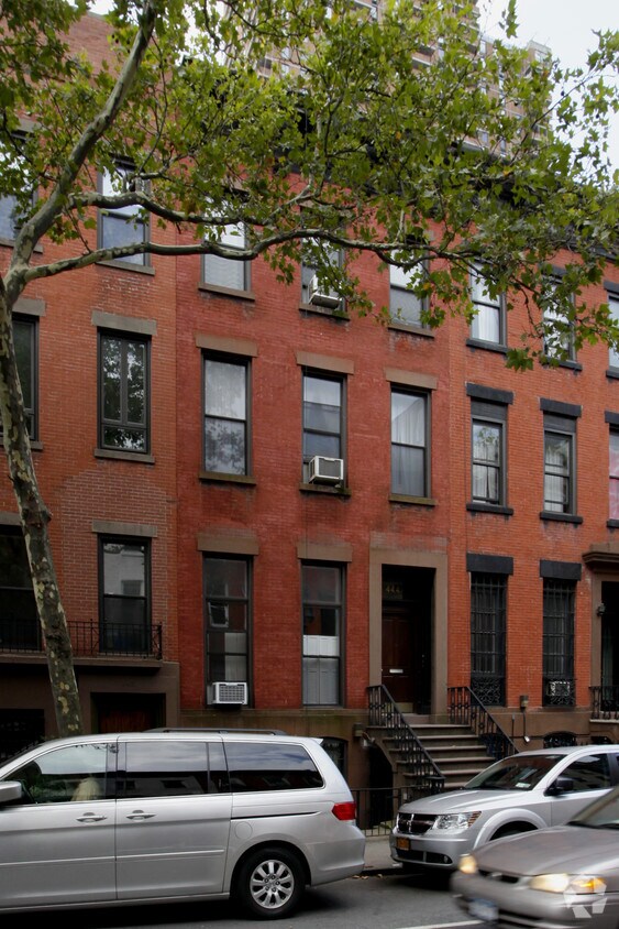 Foto del edificio - 444 W 44th St