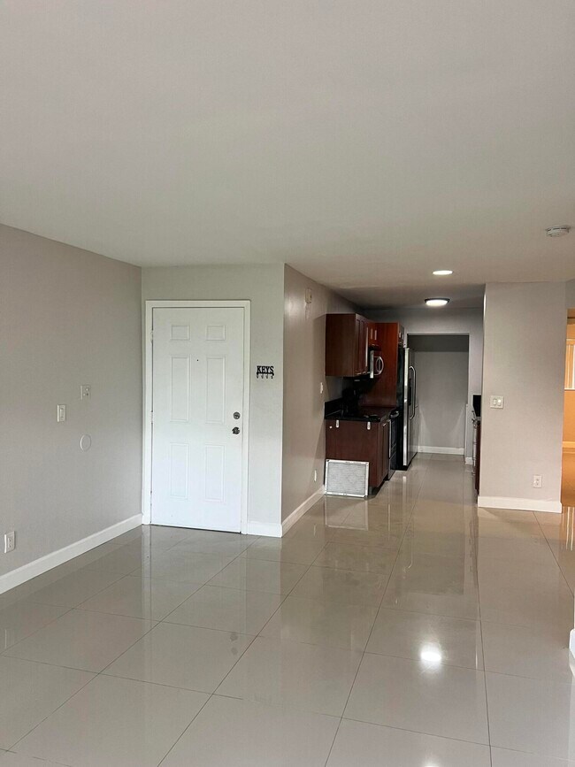 Foto del edificio - 8789 NW 39th St