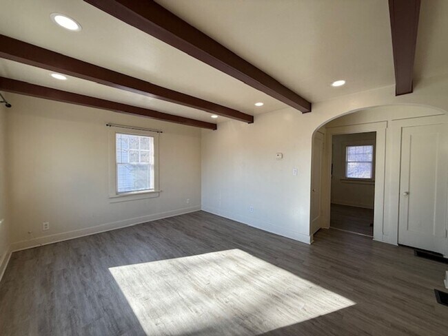 Foto del edificio - Bungalow Near Lake Decatur