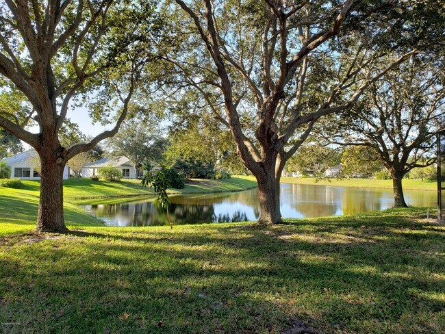 Foto del edificio - 2470 Alicia Ln