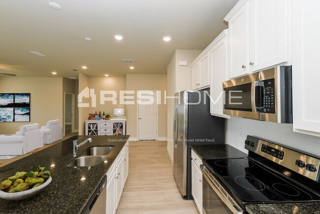 Building Photo - 1566 Diane St