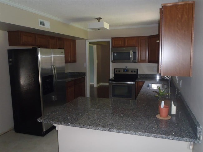 Building Photo - 615 Walden Pl