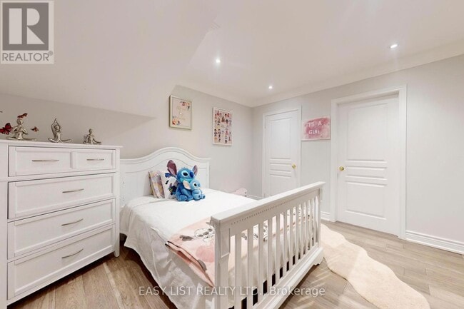 Building Photo - 6 Kingshill Rd