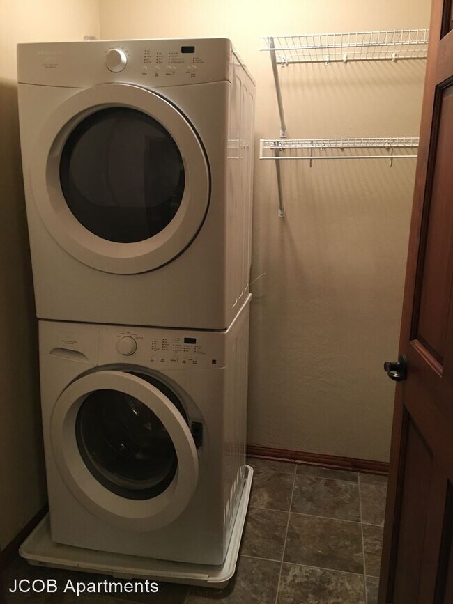 21802180 S Broadway, De Pere, WI 54115 Room for Rent in De Pere, WI