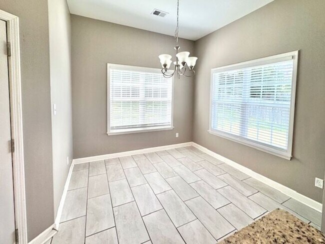 Foto del edificio - Now Leasing A 5 Bedroom 3 Bath Home In Olive Branch