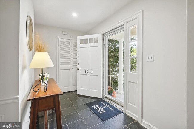 Building Photo - 7620 Mary Cassatt Dr