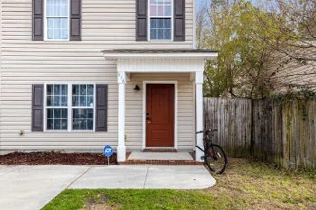 Building Photo - Welcome to your dream home in the desirable Aragona Village!