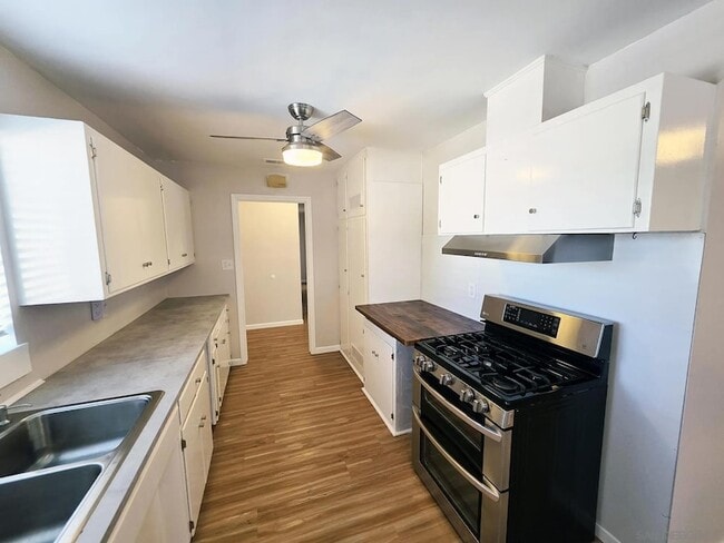 Building Photo - 2402 Meadow Lark Dr