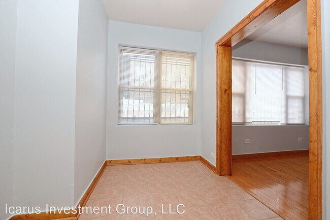 Building Photo - 3014 W 63rd St