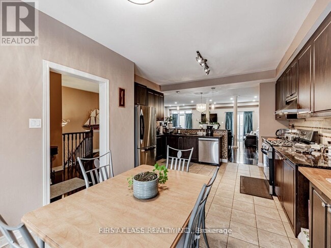 Building Photo - 8 Mastwood Crescent