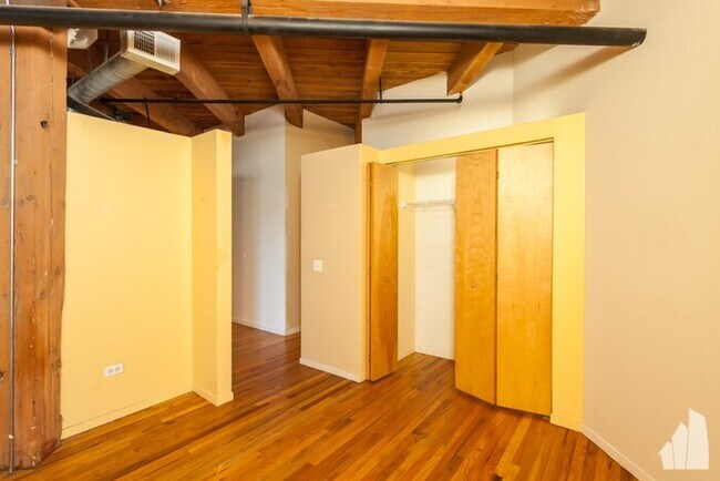 Foto del edificio - Beautiful 2 Bedroom Condo in Logan Square!