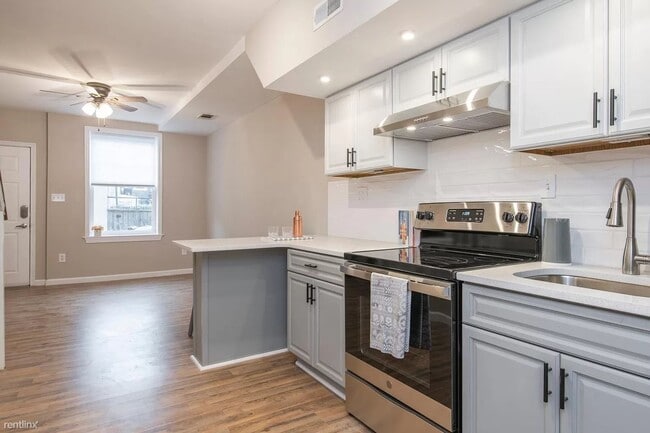 Building Photo - 1 br, 1 bath Townhome - 2664 Janney St