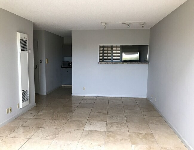 livingroom/diningroom - 7 Embarcadero W
