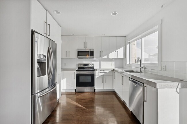 Photo du bâtiment - 1530 Bayside Ave SW