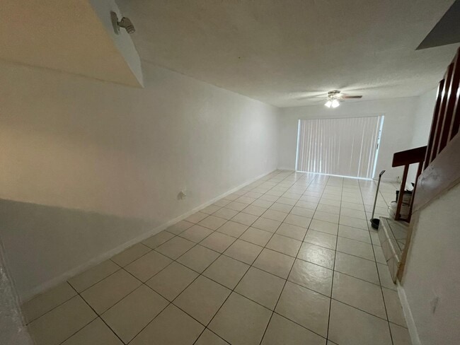 Building Photo - 230 W 68th St