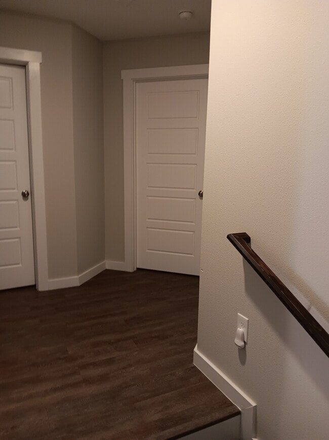 Building Photo - 3300 Robin Ln