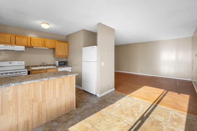 Building Photo - 715 ManApart