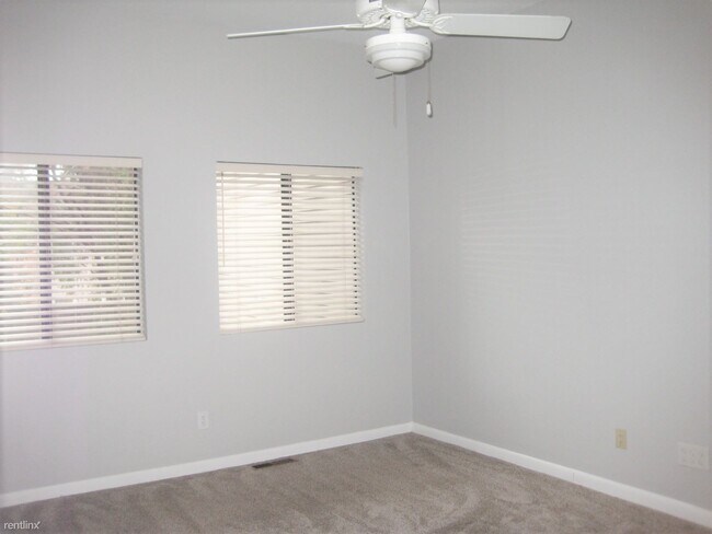 Building Photo - 3 br, 2.5 bath Townhome - 18 Stallion Ct