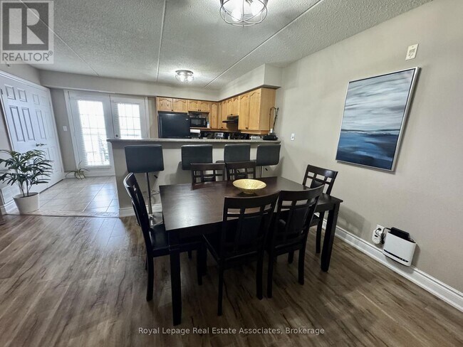 Photo du bâtiment - 1460 Bishops Gate