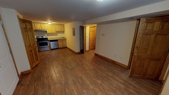 Building Photo - 38 W Elm Ter