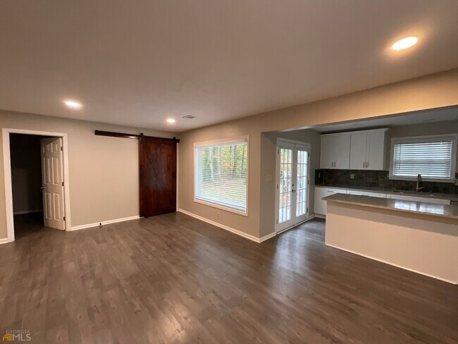 Building Photo - 8660 Timberlake Dr