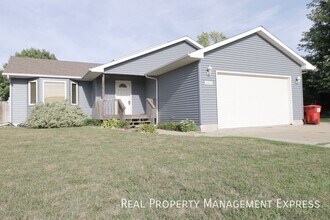 Building Photo - 3 Bed 2 Bath home with Double Garage