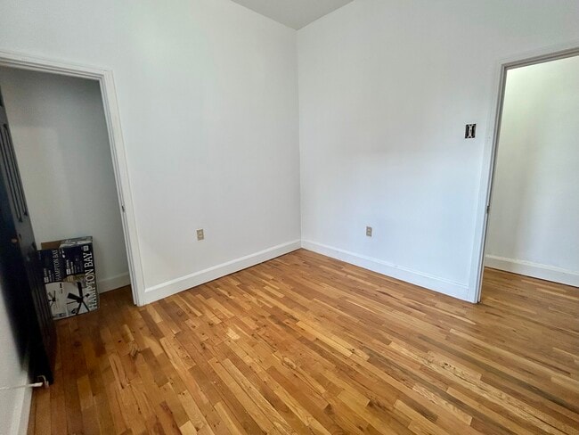 Building Photo - 2823 W Girard Ave