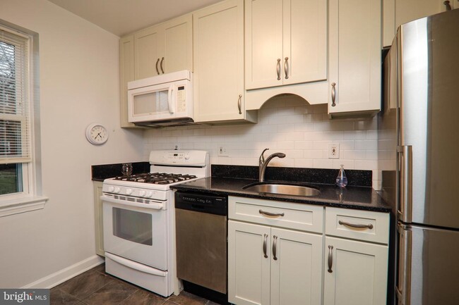 Building Photo - 1100 Belle View Blvd
