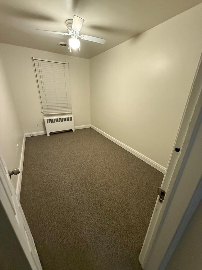 Building Photo - Spacious 4BR townhouse in Baltimore