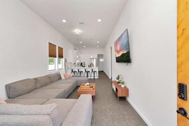 Photo - 3439 Reeves St House