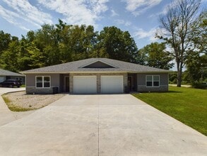 Building Photo - 100 Briana Villa Ln