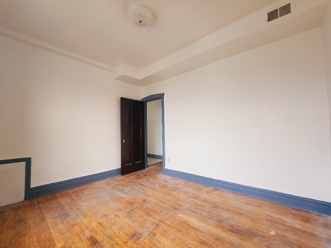 Building Photo - 1158 S Mason Ave