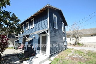 Building Photo - 906 Vistabula St