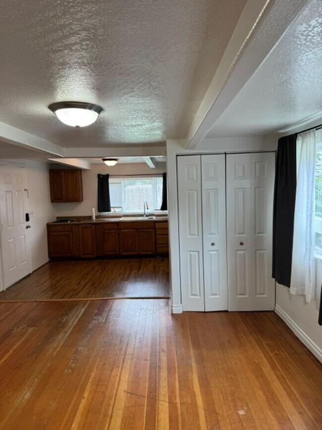 Foto del edificio - 819 Taylor St