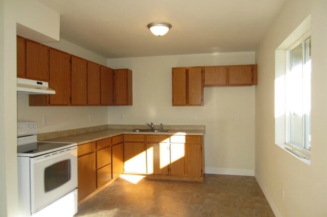Building Photo - 127 17th Ave