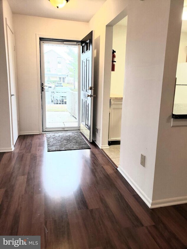 Primary Photo - 105A Saxony Dr