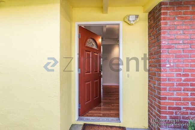 Building Photo - 937 Las Palmas Dr