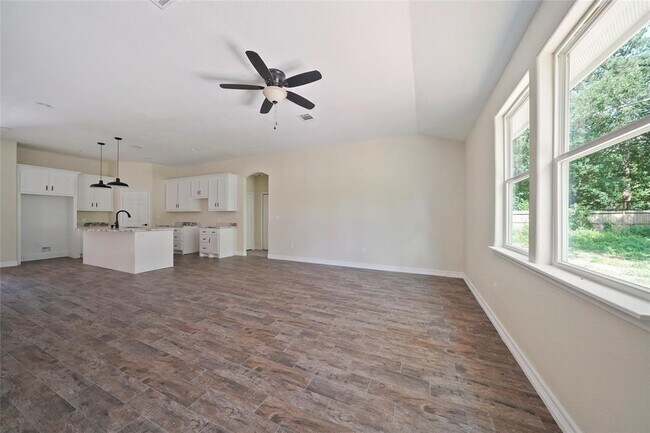 Building Photo - 23 Whispering Pines Dr