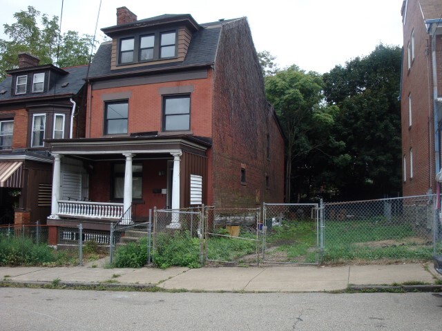 Building Photo - 229 N Graham