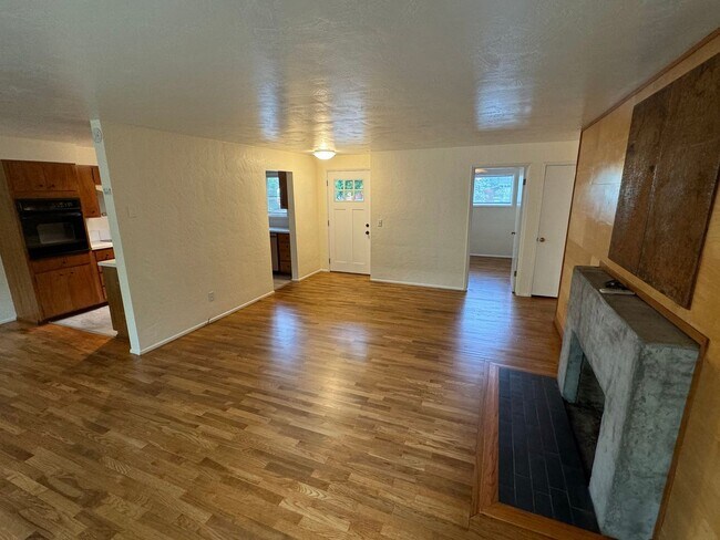 Foto del edificio - 3+ Bedroom House in Friendly Area