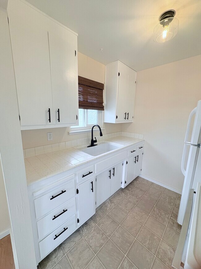 Building Photo - 6529 Greenback Ln