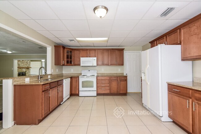 Foto del edificio - 2554 Lake Ellen Cir