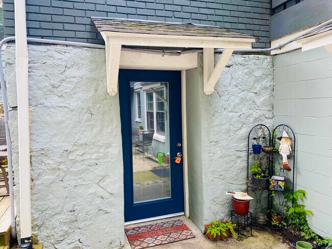 Foto del edificio - 1305 Stratford Ave