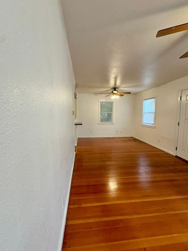 Building Photo - 344 Loleta Dr
