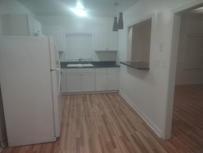 Foto del edificio - 3022 Earhart Rd