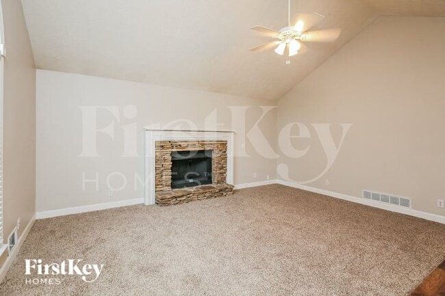 Foto del edificio - 221 Cherokee Springs Way