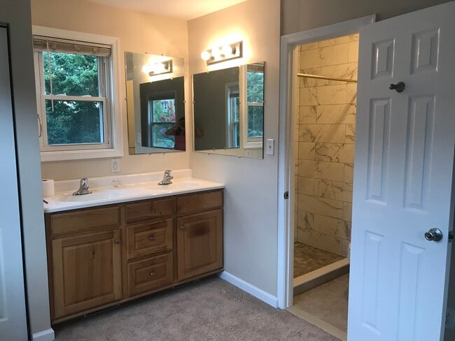 Master bedroom bathroom - 64 Orchard Dr