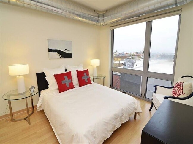 Foto del edificio - 3021 Holmes Ave