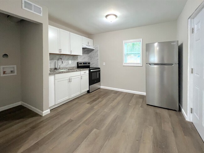 Building Photo - 531 Gresham Park Dr